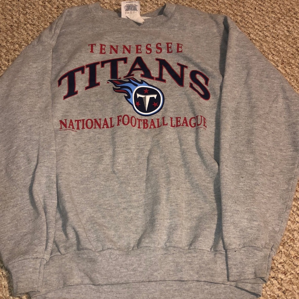 Size large Titans pullover hoodie